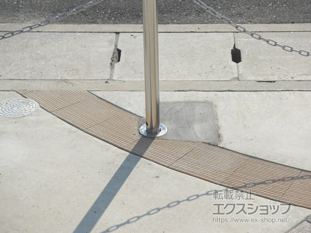 兵庫県姫路市ののフェンス・柵 スペースガード(車止め) S48型 埋込式 キー付き 施工例