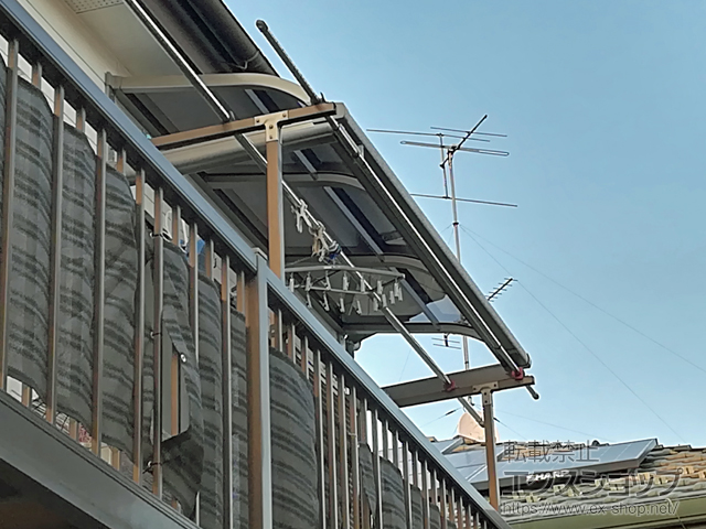 茨城県牛久市ののバルコニー・ベランダ屋根 スピーネ R型 ルーフタイプ 単体 積雪〜20cm対応 施工例