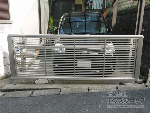 埼玉県入間郡越生町ののカーゲート ルシアスアップゲート 1型 横格子 電動式 施工例