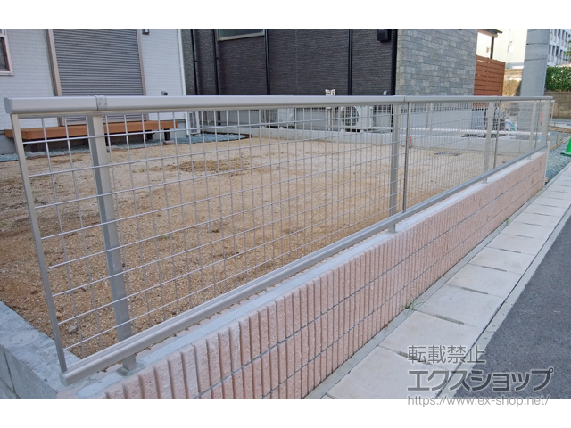 熊本県熊本市ののフェンス・柵 シンプレオフェンスM2型 縦井桁メッシュ　自由柱施工 施工例