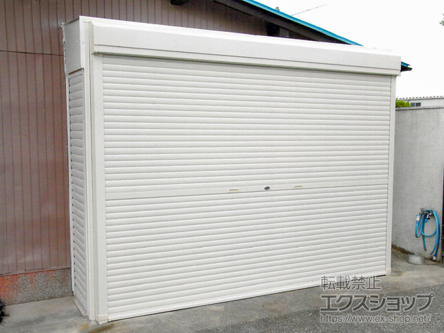 愛知県長久手市のLIXIL リクシル（トステム）のガレージシャッター ガレージシャッタークワトロ 手動式 外部付タイプ 施工例