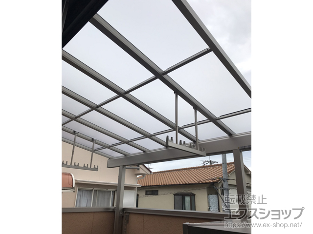 大阪府東大阪市ののバルコニー・ベランダ屋根 ソラリア F型 1500 屋根タイプ 単体 積雪〜50cm対応 施工例