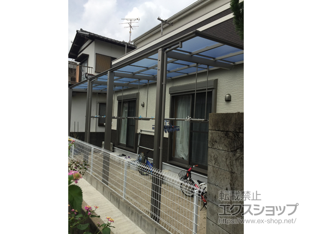 福岡県福岡市ののテラス屋根 フーゴF 独立テラスタイプ 連棟 積雪〜20cm対応＋吊り下げ物干しAセット（ロング） 施工例