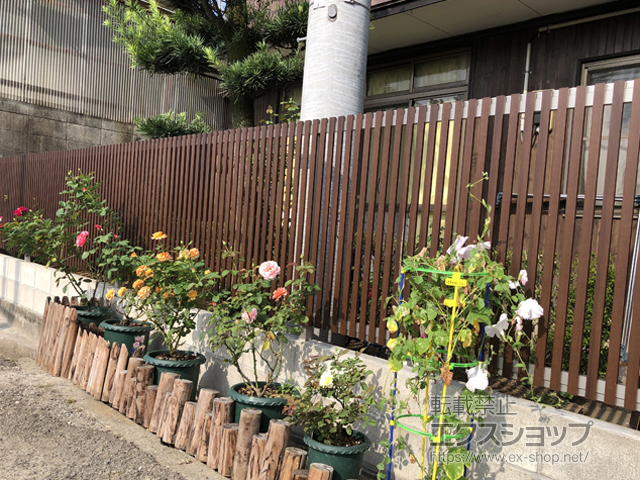香川県三豊市ののフェンス・柵 ルシアスフェンスH08型 縦板+細縦格子 複合カラー　自由柱施工 施工例