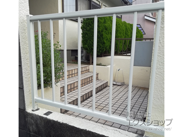 神奈川県横浜市ののフェンス・柵 シンプレオフェンスT2型 縦格子16本 間仕切柱施工 施工例