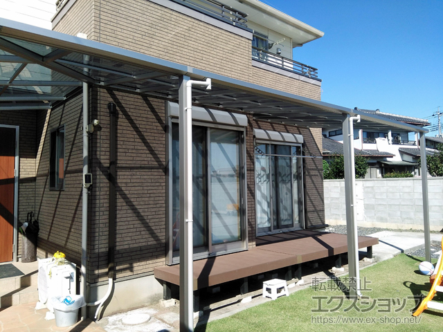 群馬県太田市ののテラス屋根 ソラリア F型 テラスタイプ 連棟 積雪〜20cm対応※壁面奥行違い納まり 施工例