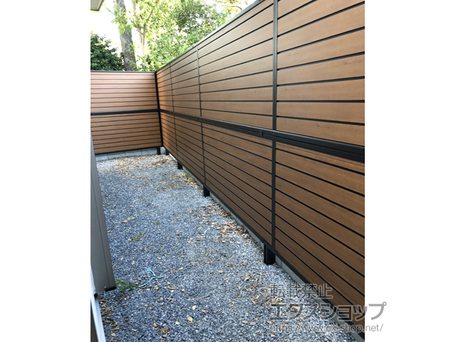 東京都足立区ののフェンス・柵 モクアルフェンス　目隠しタイプ　2段支柱　自立建て用 施工例