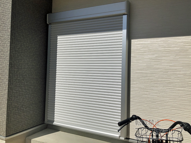 兵庫県高砂市のLIXIL リクシル（トステム）の窓シャッター リフォームシャッター イタリヤ 手動式 施工例