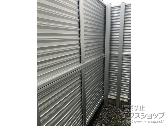 埼玉県八潮市ののフェンス・柵 ミエーネフェンス 目隠しルーバータイプ 2段支柱 自立建て用(パネル2段) 施工例