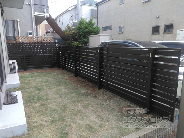 東京都小平市ののフェンス・柵 モクアルフェンス 横板タイプ 2段支柱 自立建て用（パネル2段） 施工例