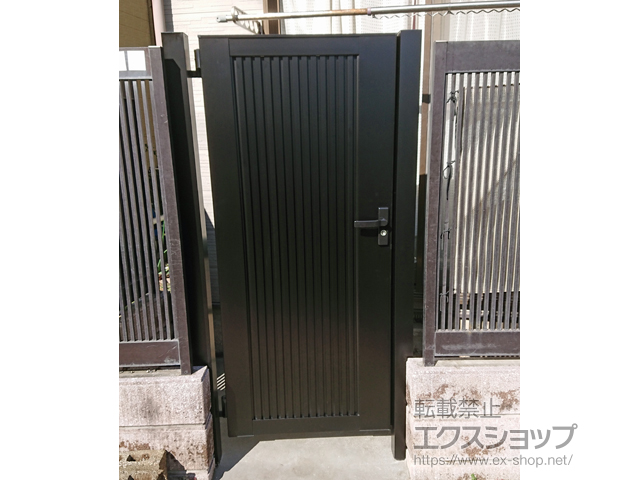 東京都足立区のの門扉 【特注】ライシス門扉 6型 たて目隠し 片開き 柱使用 施工例