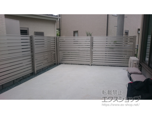 高知県高知市ののフェンス・柵 ルシアスフェンスF04型　横板　木目カラー　2段支柱　自立建て用（パネル2段） 施工例