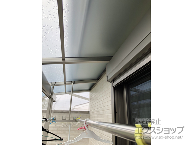大阪府吹田市ののバルコニー・ベランダ屋根 ソラリア R型 屋根タイプ 単体 積雪〜20cm対応 施工例