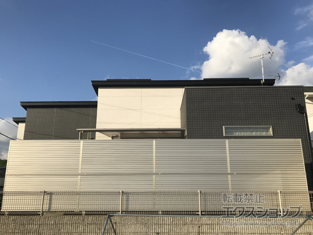 福岡県久留米市ののフェンス・柵 ミエーネフェンス 目隠しルーバータイプ 2段支柱 自立建て用 施工例