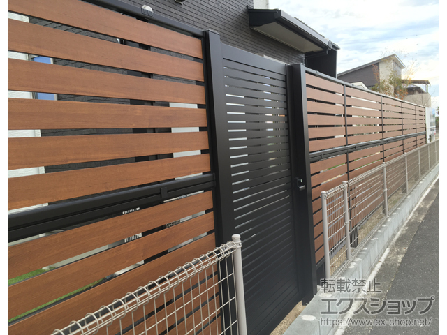 佐賀県佐賀市ののフェンス・柵 モクアルフェンス 横板タイプ 2段支柱 自立建て用（パネル2段） 施工例