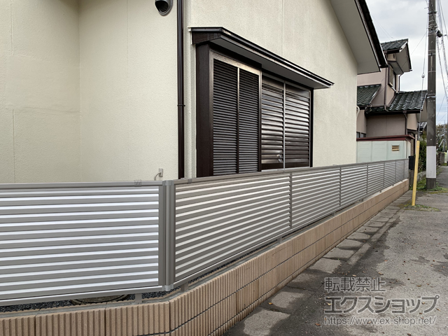 栃木県鹿沼市ののフェンス・柵 ミエーネフェンス 目隠しルーバータイプ 自由柱施工 施工例