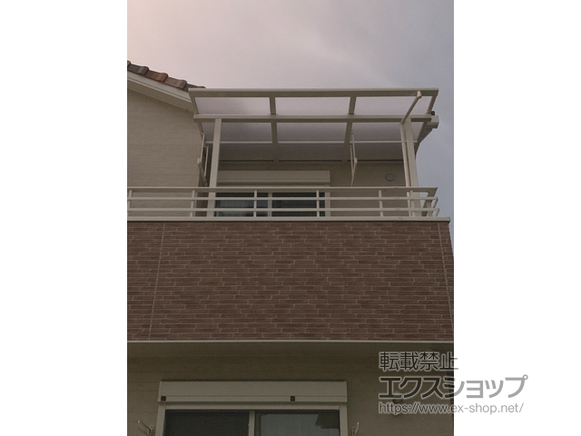 神奈川県秦野市ののバルコニー・ベランダ屋根 スピーネ F型 屋根タイプ 単体 積雪〜20cm対応＋吊り下げ物干しAセット　標準　2本入り×1 施工例