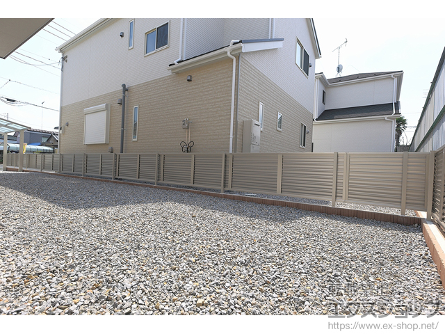 茨城県古河市ののフェンス・柵 ミエーネフェンス　目隠しルーバータイプ　自由柱施工 施工例