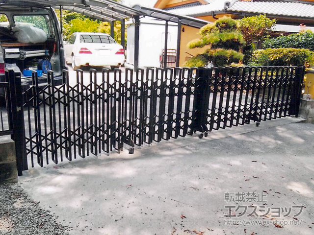 福岡県大牟田市ののカーゲート レイオス3型(ペットガード) ノンレール 両開き*30-30W 施工例