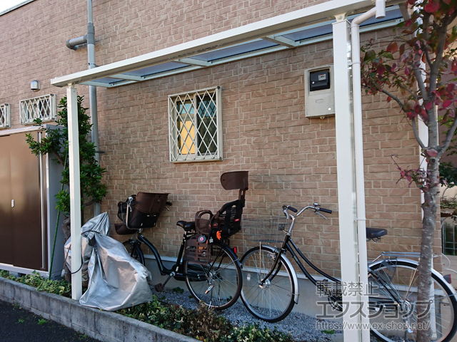 埼玉県さいたま市ののテラス屋根、物置・屋外倉庫、バルコニー・ベランダ屋根 ソラリア F型 テラスタイプ 単体*前面台形納まり 積雪〜20cm対応 施工例