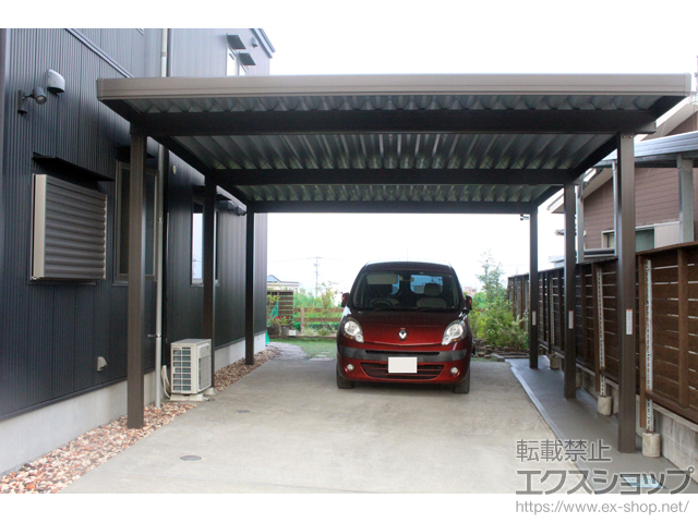 鹿児島県指宿市のLIXIL リクシル（トステム）のカーポート テリオスポートIII 900 2台用 奥行延長 角柱6本柱 積雪〜30cm対応 施工例