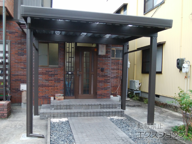 新潟県三条市のLIXIL リクシル（トステム）のカーポート テリオスポートIII 3000 小屋根タイプ 角柱4本柱 積雪〜100cm対応 施工例