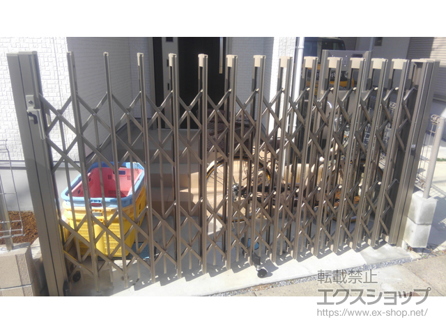 埼玉県越谷市ののカーゲート アルシャインII PG型R(ペットガード) Aタイプ ノンレール 片開き 390S 施工例