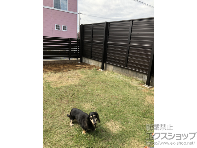 埼玉県久喜市ののフェンス・柵 モクアルフェンス 目隠しタイプ 2段支柱 自立建て用（パネル2段） 施工例