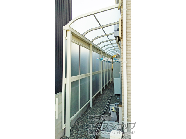 和歌山県御坊市ののテラス屋根 ソラリア R型 テラスタイプ 三連棟 積雪〜20cm対応 施工例