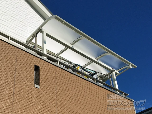 千葉県成田市のYKKAPのバルコニー・ベランダ屋根 ソラリア R型 屋根タイプ 単体 積雪～20cm対応 施工例