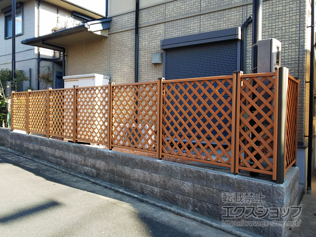 京都府相楽郡精華町ののフェンス・柵 ステイウッドフェンスM1型 間仕切り柱施工 施工例