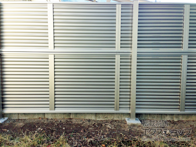 岐阜県瑞穂市ののフェンス・柵 ミエーネフェンス 目隠しルーバータイプ 2段支柱 自立建て用(パネル2段) 施工例