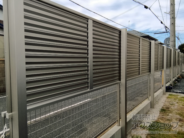 福岡県福岡市ののフェンス・柵 ミエーネ目隠しルーバーフェンス 上段のみ設置 自立建て用 施工例