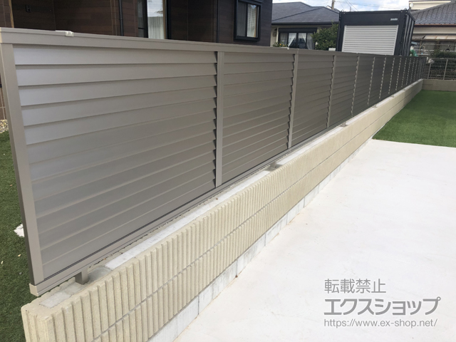 茨城県神栖市ののフェンス・柵 プレスタフェンス 8型 横ルーバー フリーポールタイプ 施工例