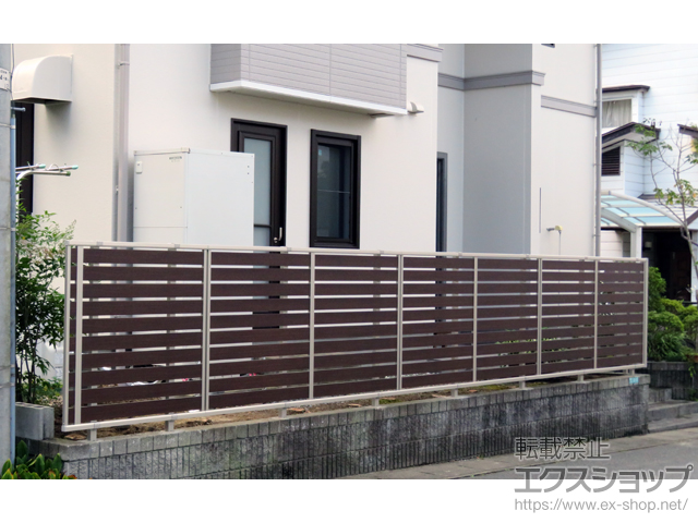 宮城県仙台市ののフェンス・柵 ルシアスフェンスF04型 横板 木目カラー 自由柱施工 施工例