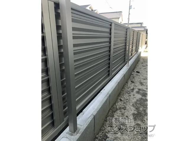 広島県福山市のValue Selectのフェンス・柵・塀 ミエーネフェンス 目隠しルーバータイプ 自由柱施工 施工例