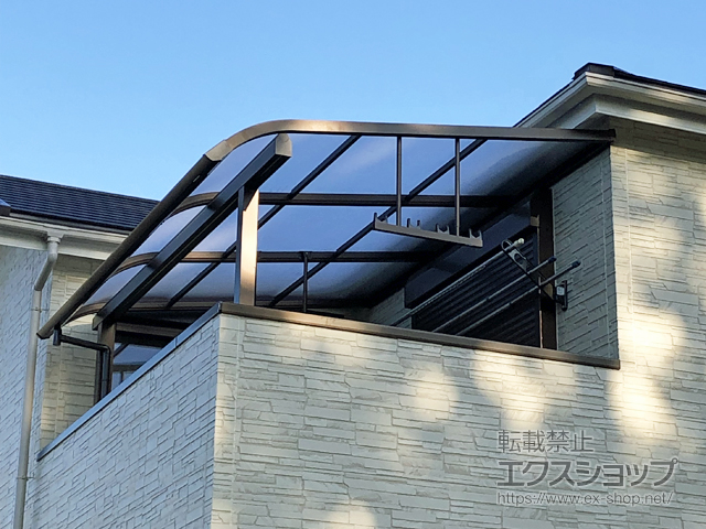 大阪府八尾市ののバルコニー・ベランダ屋根 ソラリア R型 屋根タイプ 単体 積雪〜20cm対応 施工例