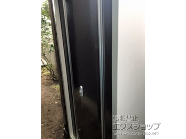 東京都世田谷区のの物置・屋外倉庫 シンプリー 一般型 900×755×1903 MJX-097E-TB 施工例