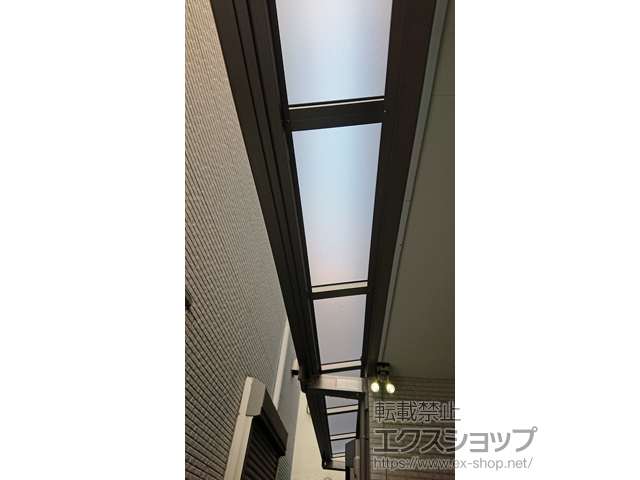 東京都品川区ののバルコニー・ベランダ屋根 スピーネ F型 ルーフタイプ 連棟 積雪〜20cm対応 *片袖納まり 施工例