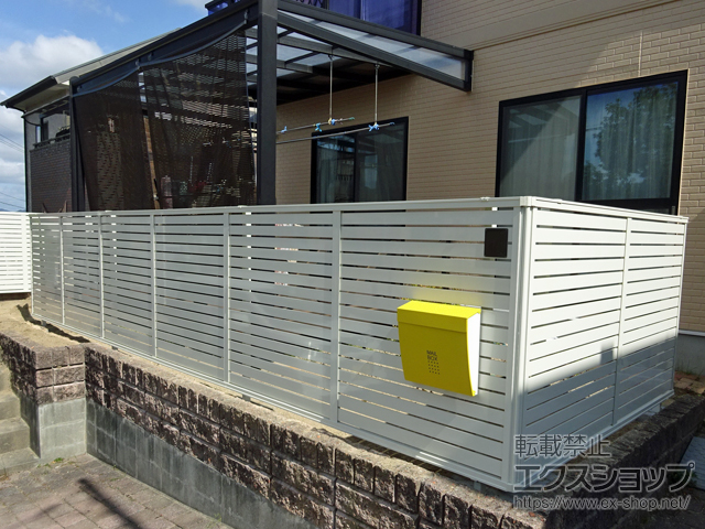 広島県広島市ののフェンス・柵 プレスタフェンス 7Y型 横スリット　フリーポールタイプ 施工例