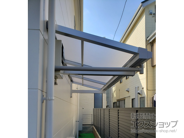 東京都調布市ののバルコニー・ベランダ屋根 ソラリア F型 ルーフタイプ 単体積雪〜20cm対応 施工例