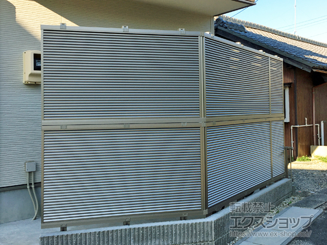 愛知県日進市ののフェンス・柵 ライシスフェンス 13型 横ルーバー アルミ多段柱使用(パネル2段) 施工例