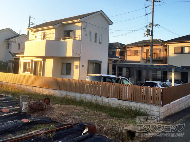 奈良県奈良市ののフェンス・柵 フェンスAA TS1型 縦スリット 木調カラー　フリーポールタイプ 施工例