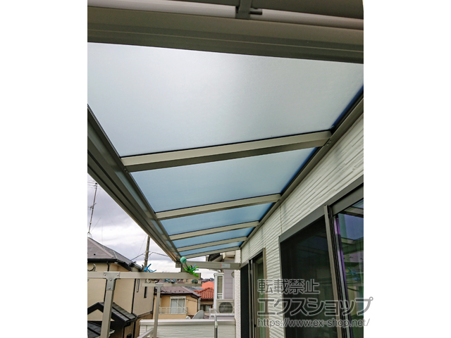 神奈川県川崎市のLIXIL リクシル（トステム）のバルコニー・ベランダ屋根 パワーアルファ F型 ルーフタイプ 単体 積雪〜30cm対応 施工例