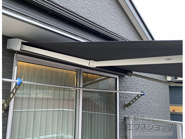 神奈川県逗子市のLIXIL リクシル（トステム）のオーニング・日よけ 彩風 あやかぜ C型 手動式 施工例