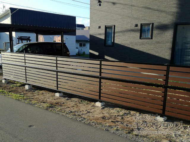 北海道千歳市ののフェンス・柵 モクアルフェンス 横板タイプ　 2段支柱 自立建て用 施工例