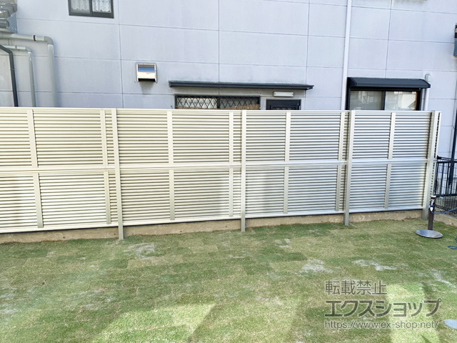 愛知県岩倉市ののフェンス・柵 ミエーネフェンス 目隠しルーバータイプ 2段支柱 自立建て用（パネル2段） 施工例