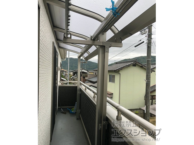 岡山県総社市ののバルコニー・ベランダ屋根 プレシオステラスII R型 屋根タイプ 連棟 積雪〜20cm対応 施工例