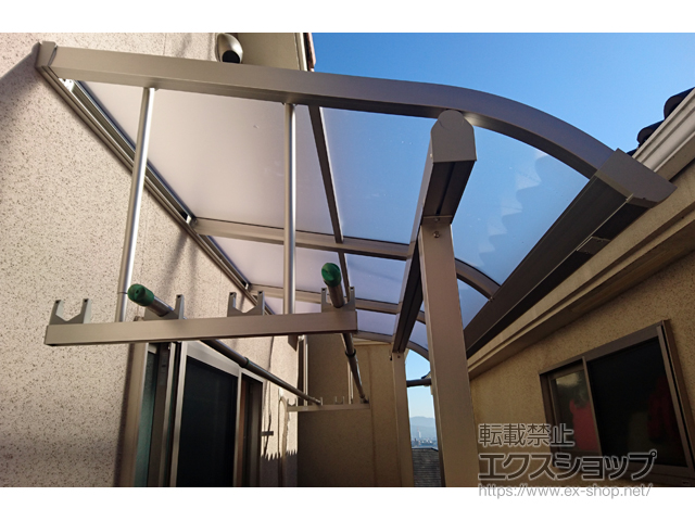 京都府向日市ののバルコニー・ベランダ屋根 ソラリア R型 屋根タイプ 単体 積雪〜20cm対応 施工例