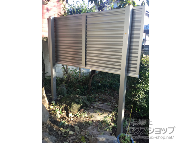 群馬県前橋市ののフェンス・柵 ミエーネ目隠しルーバーフェンス 上段のみ設置 自立建て用 施工例